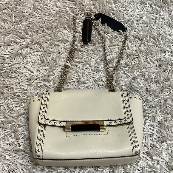 DVF purse. Cream with gold studs. Black handle and gold chain - Picture 4 of 7